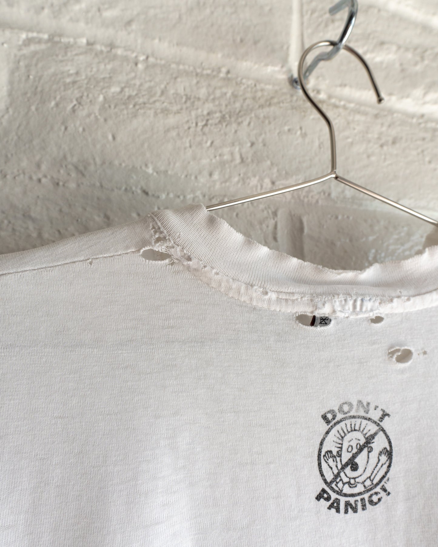 Vintage 90s Don't Panic T Shirt Distressed Threadbare Single Stitch Men's Size XL Made in USA&nbsp;